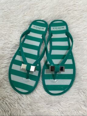 🍐 Coach Plastic Flip Flop
